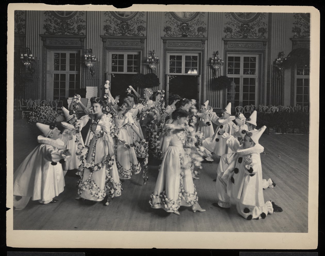 Dans på James Hazen Hyde Ball, New York, 31. januar 1905 (sølv gelatintrykk) av Byron Company