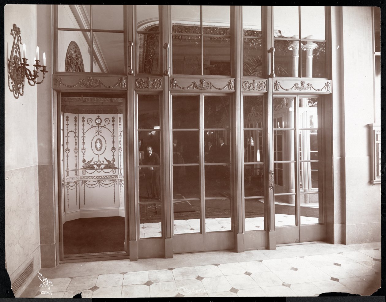 Heiser på Ritz-Carlton Hotel, 1910 eller 1911 (sølv gelatintrykk) av Byron Company