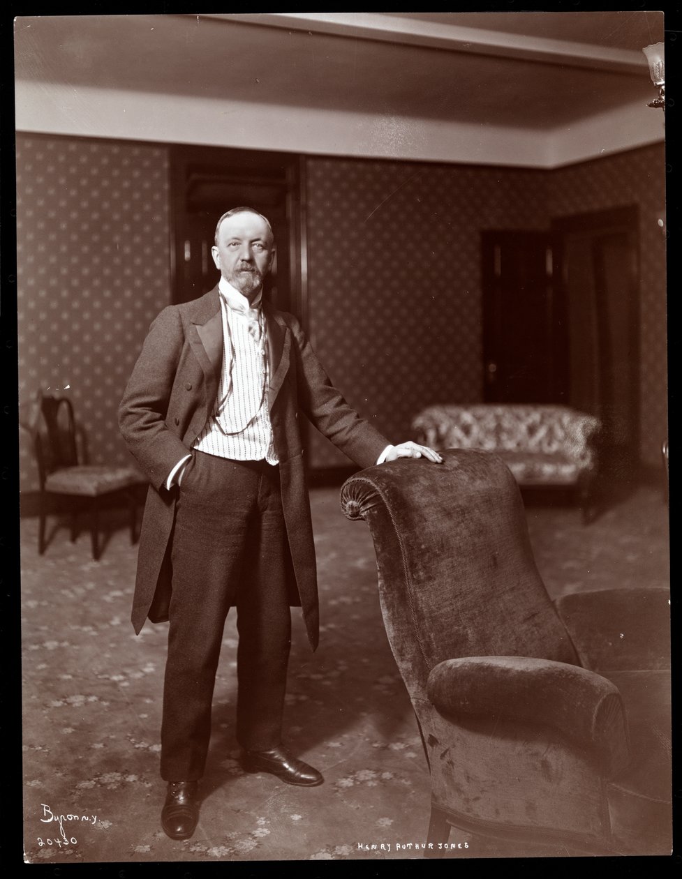 Henry Arthur Jones, 1905 (sølv gelatintrykk) av Byron Company