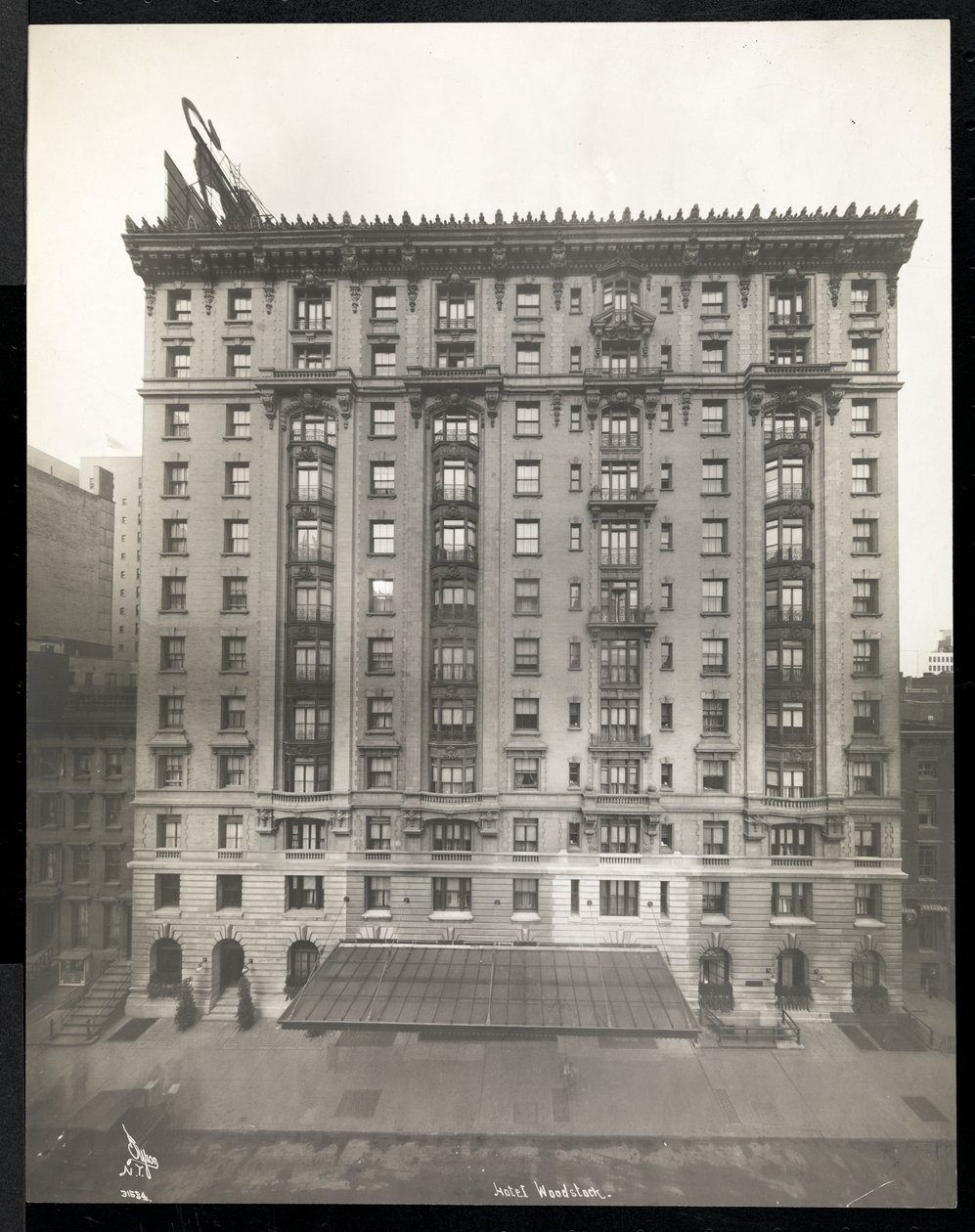 Hotel Woodstock på 127 West 43rd Street, New York, 1911 eller 1912 (sølv gelatintrykk) av Byron Company