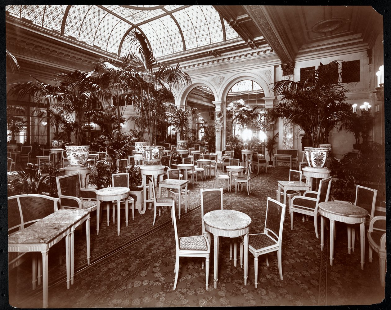 Lounge på Plaza Hotel, ca. 1907 (sølv gelatintrykk) av Byron Company
