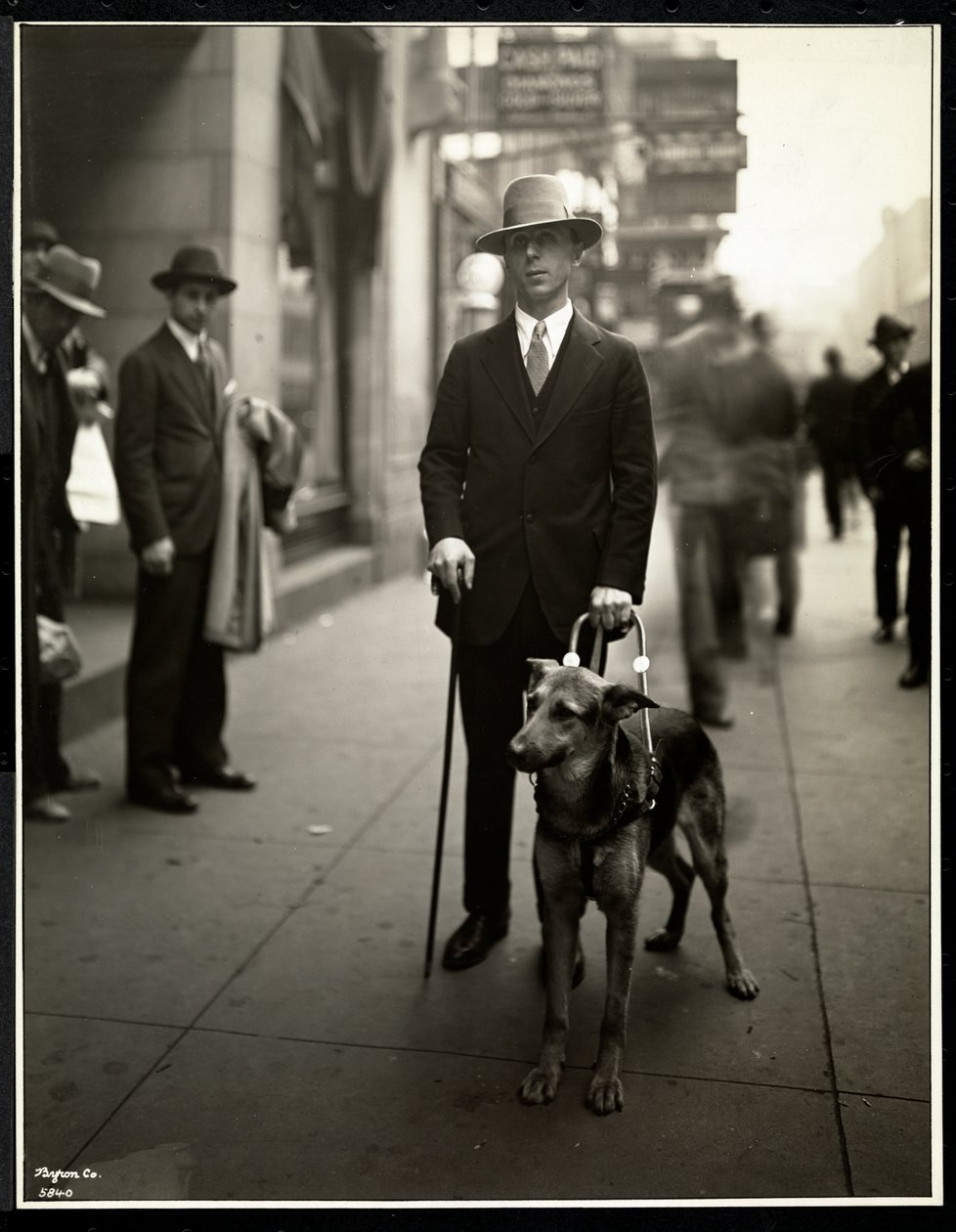 Mr. Himmel fra New York Association for the Blind, 111 East 59th Street, rew York, 1930 (sølv gelatintrykk) av Byron Company