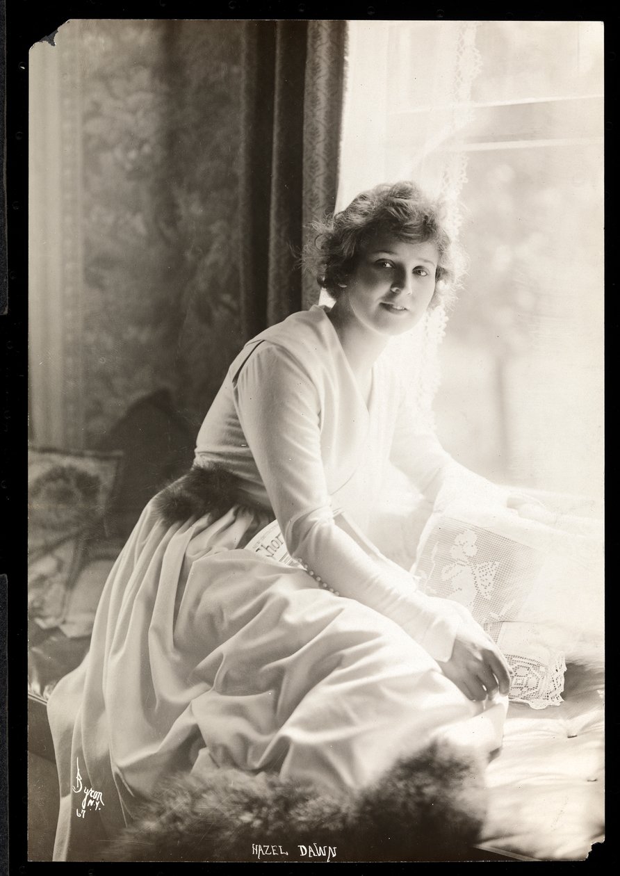 Portrett av Hazel Dawn. ca. 1915 (sølv gelatintrykk) av Byron Company