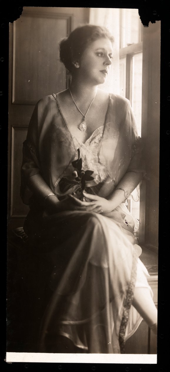 Portrett av Jobyna Howland, 1908-9 (sølv gelatintrykk) av Byron Company