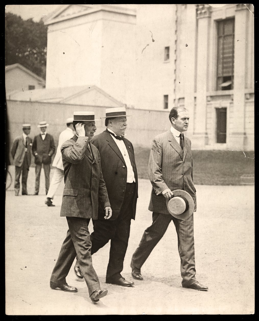 President William Howard Taft med professor Arthur Twining Hadley fra Yale University og en annen mann, 1900-20 (sølv gelatintrykk) av Byron Company
