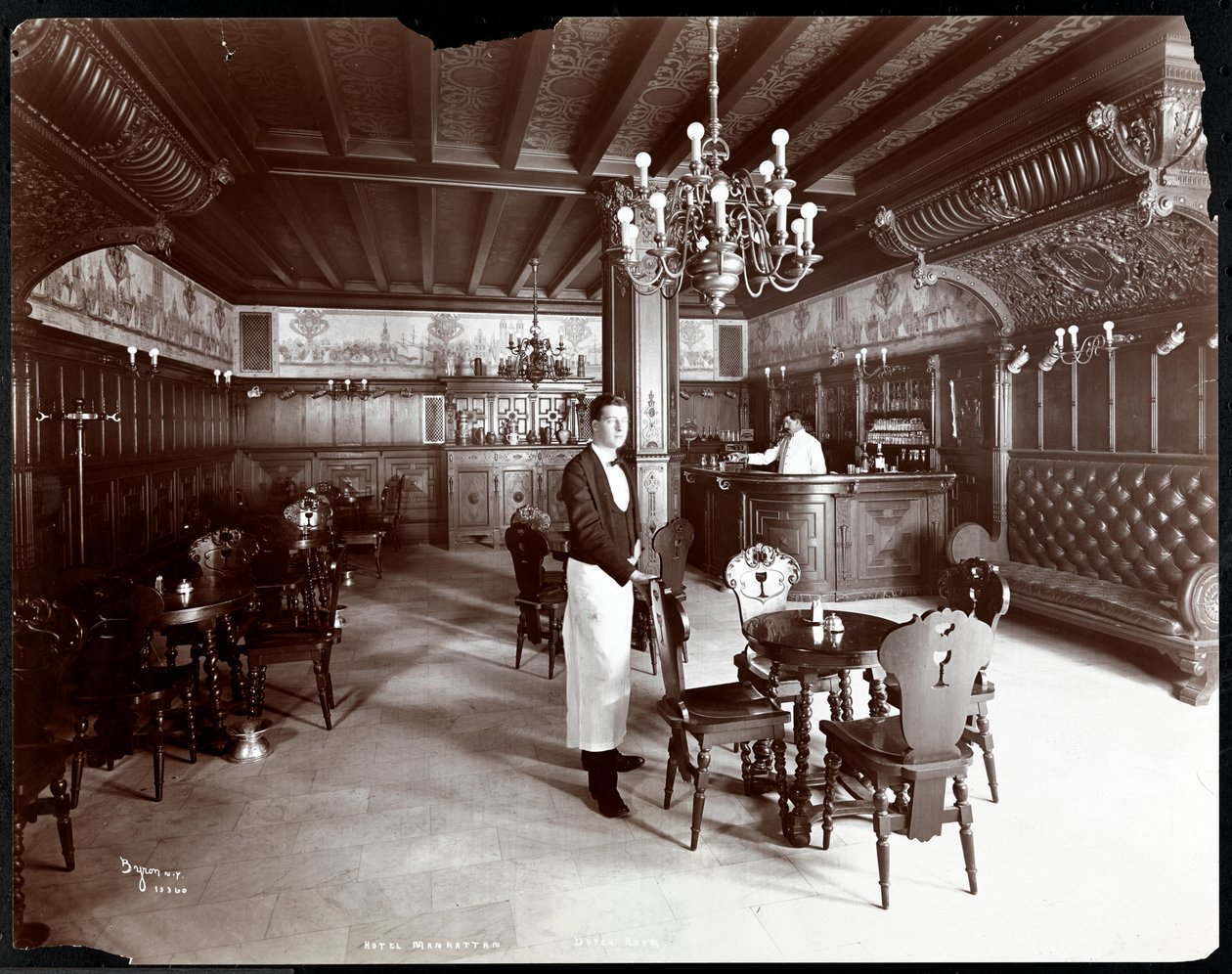Det nederlandske rommet på Hotel Manhattan, 1902 (sølv gelatintrykk) av Byron Company