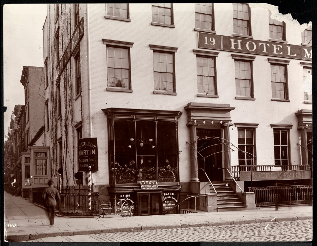 The Hotel Martin på 19 Lafayette Place, New York, 1896 (sølv gelatintrykk) av Byron Company