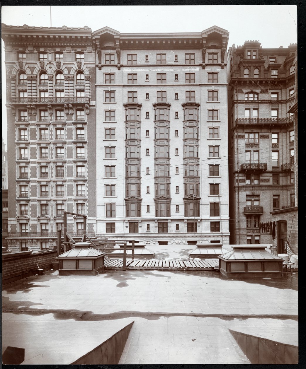 The Hotel Prince George, 14 East 28th Street, New York, ca. 1905 (sølv gelatintrykk) av Byron Company