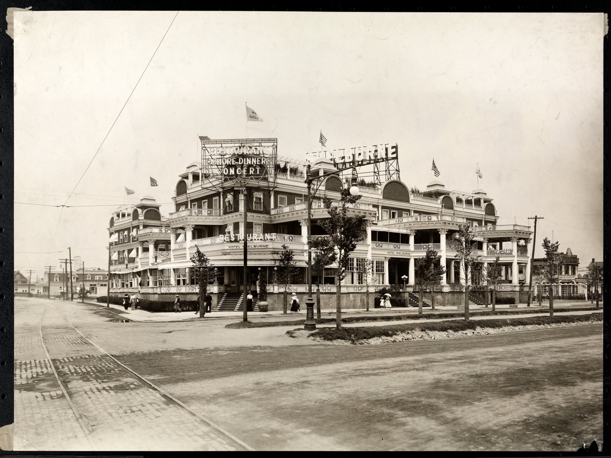 Hotel Shelburne ved Sea Breeze Avenue og Ocean Parkway, Coney Island, New York, ca. 1913 (sølv gelatintrykk) av Byron Company
