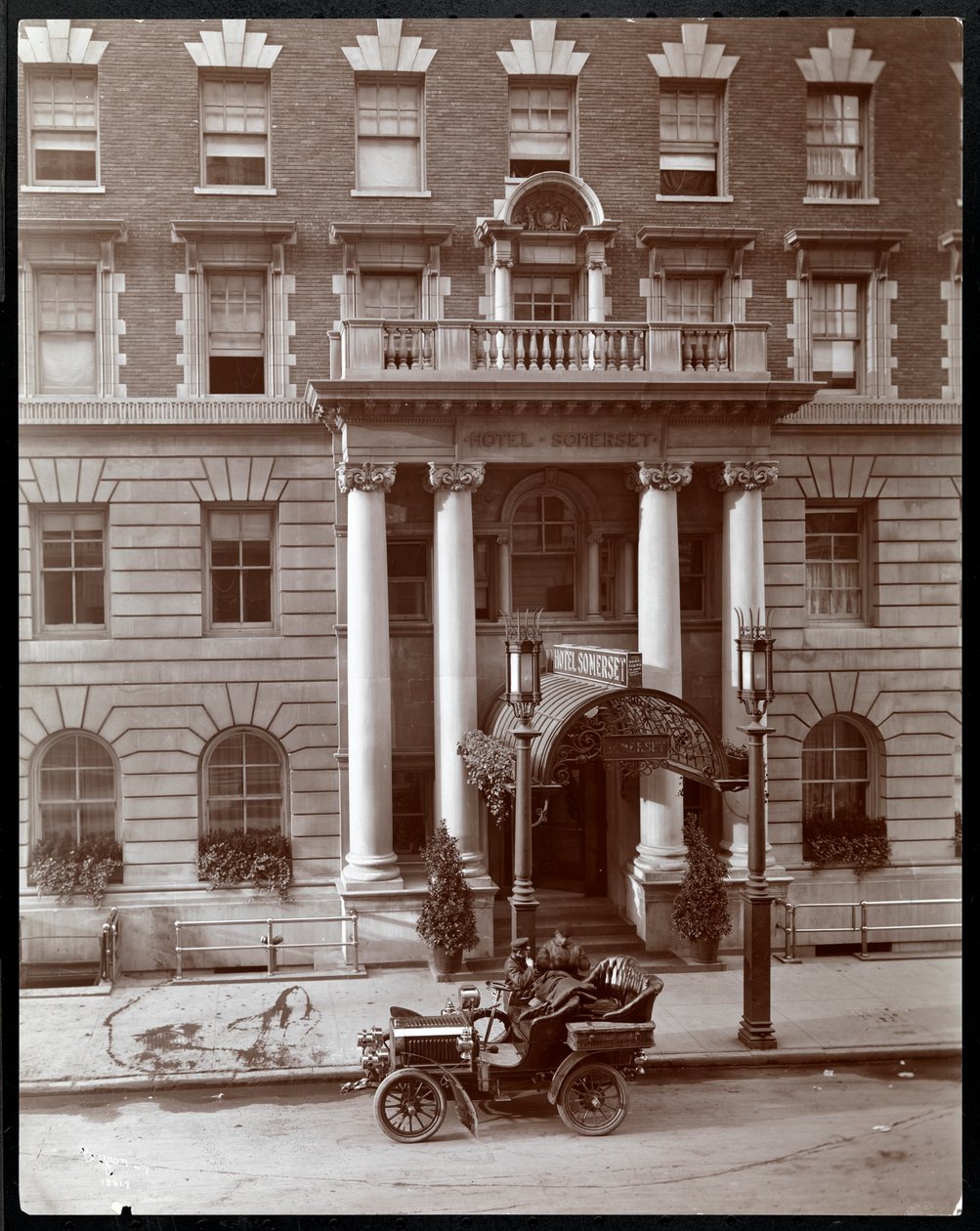 The Hotel Somerset, 150 West 47th Street, New York, 1904 (sølv gelatintrykk) av Byron Company