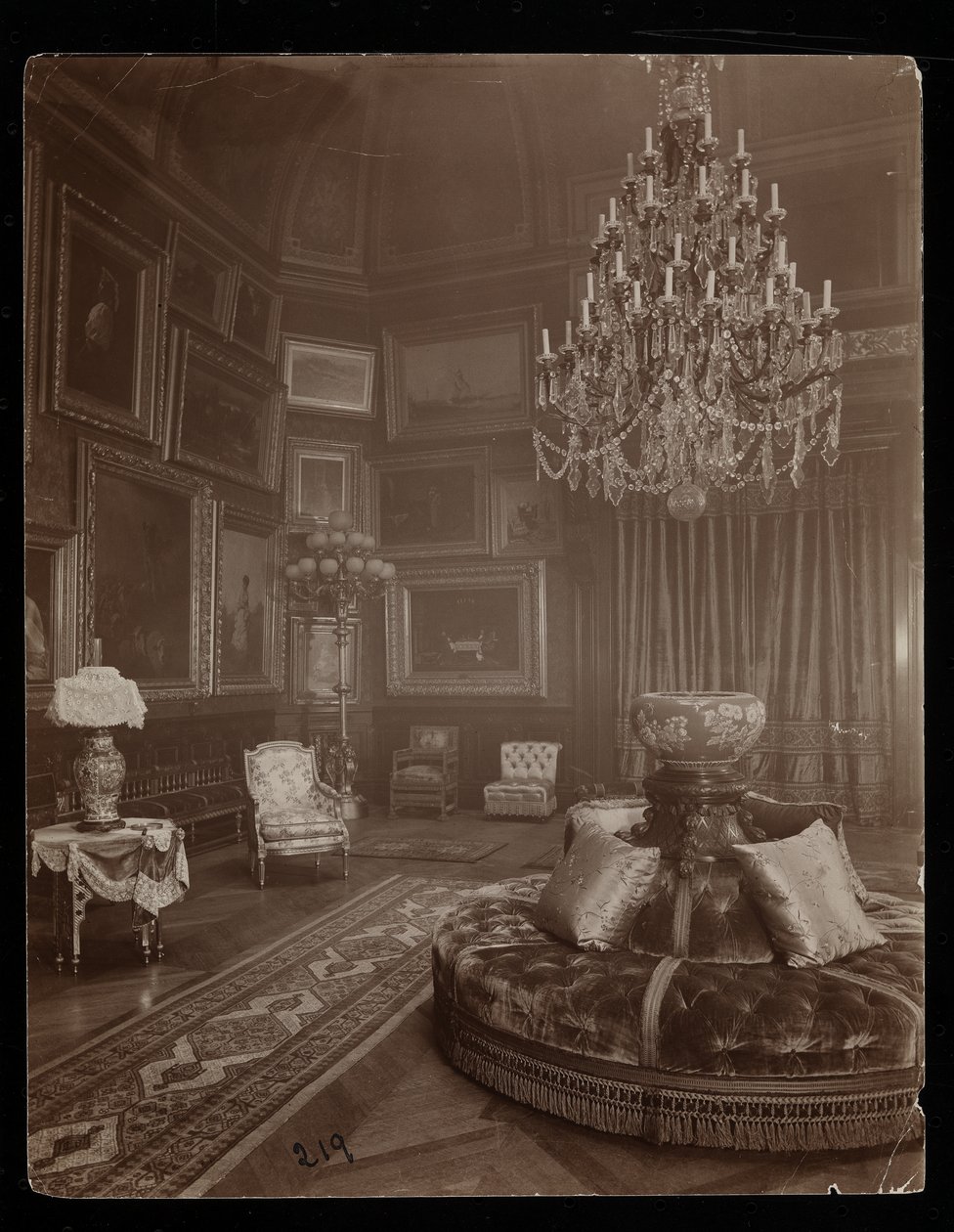 Mrs. William Astor-residensen, 5th Avenue og 34th Street, New York, 1894 (sølv gelatintrykk) av Byron Company