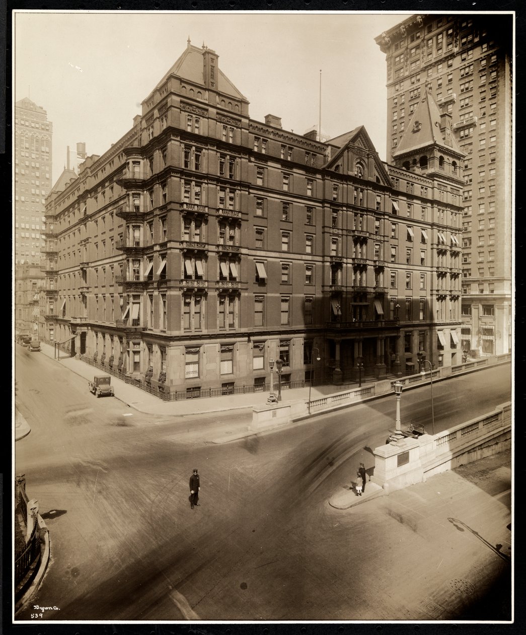 The Murray Hill Hotel, Park Avenue og 40th Street, New York, 1919 (sølv gelatintrykk) av Byron Company