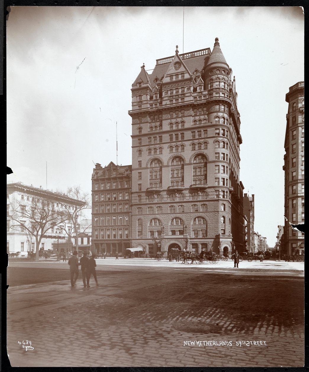 The New Netherland Hotel, 5th Avenue and 59th Street, New York, 1898 (sølv gelatintrykk) av Byron Company