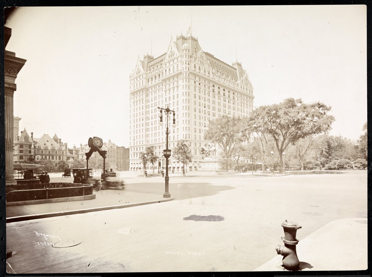 The Plaza Hotel, 5th Avenue og 59th Street, New York, 1907 (sølv gelatintrykk) av Byron Company