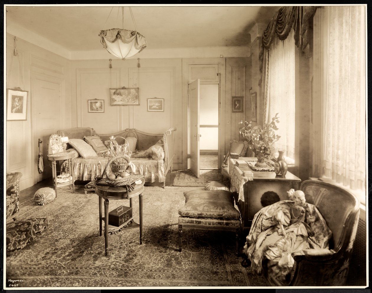 Salongen til suite 1047 på Hotel Majestic, 1925 (sølv gelatintrykk) av Byron Company