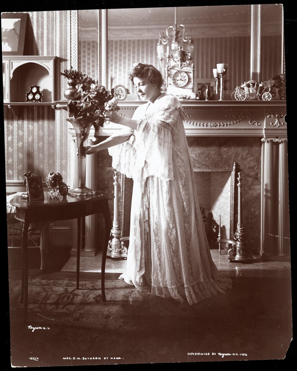 Virginia Harned (Mrs. EH Sothern, 1.) 1902 (sølv gelatintrykk) av Byron Company