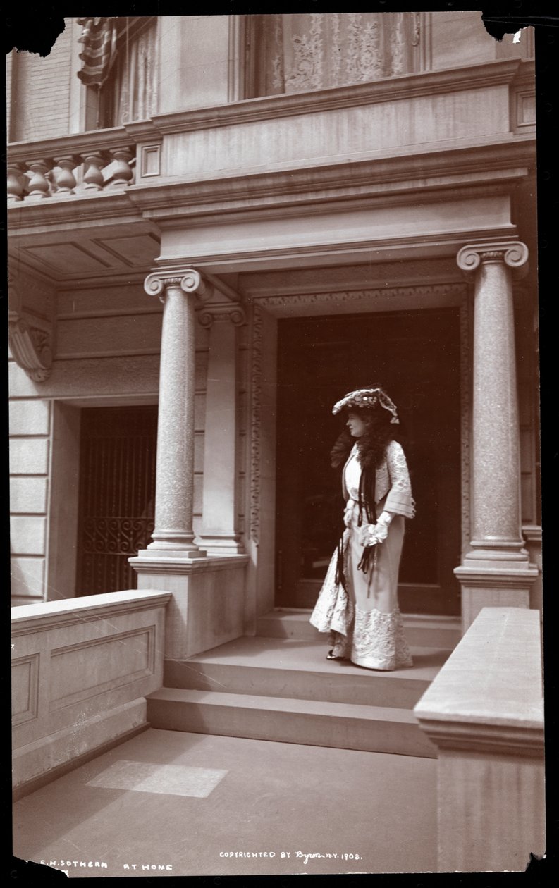 Virginia Harned (Mrs. E.H. Sothern, 1.) ca. 1902 (sølv gelatintrykk) av Byron Company