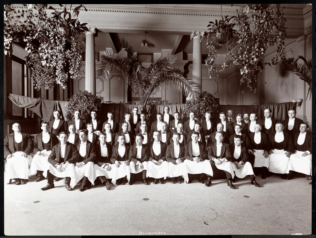 Servitører på Hotel Delmonico, 1902 (sølv gelatintrykk) av Byron Company