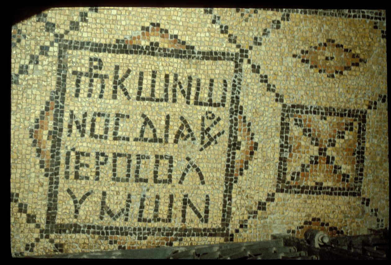 Mosaikk funnet i kirkegrotten (keramiske fliser) av Byzantine