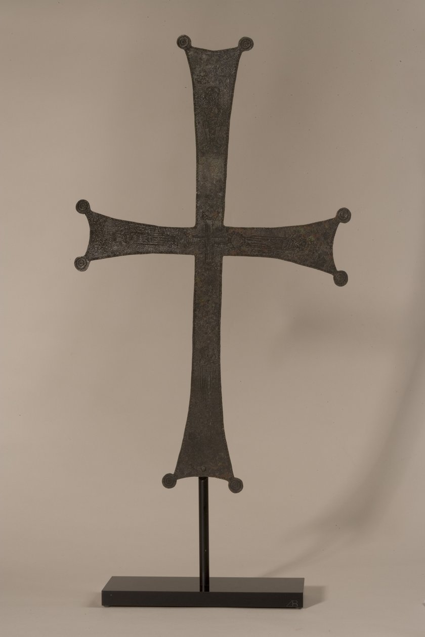 Prosesjonskors med innskåret inskripsjon, 10.-12. århundre e.Kr. (bronse) (se også 247951) av Byzantine
