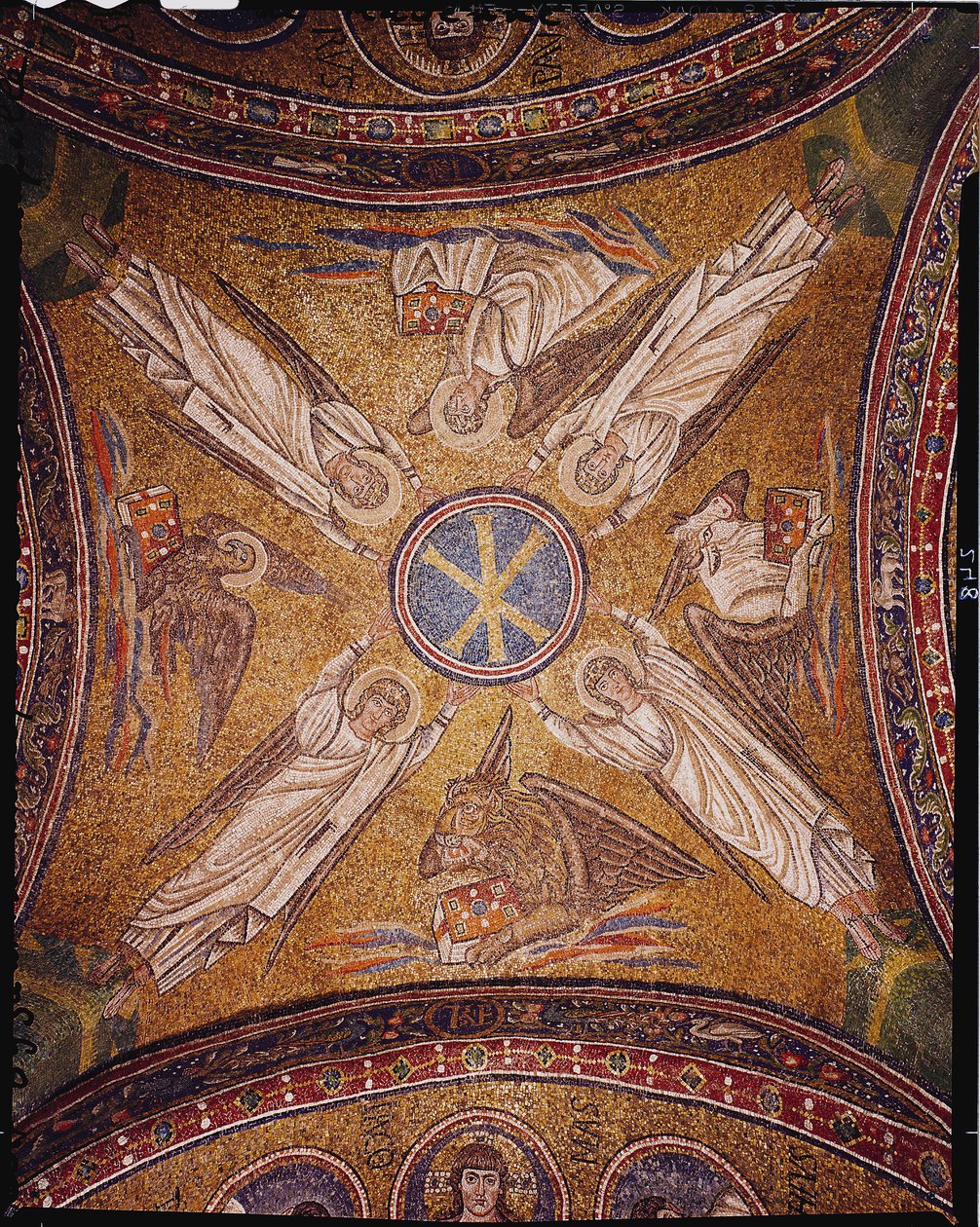 Fire engler med symbolene til evangelistene rundt Kristi chi-rho monogram, fra hvelvet til erkebispedømmets kapell (mosaikk) av Byzantine School