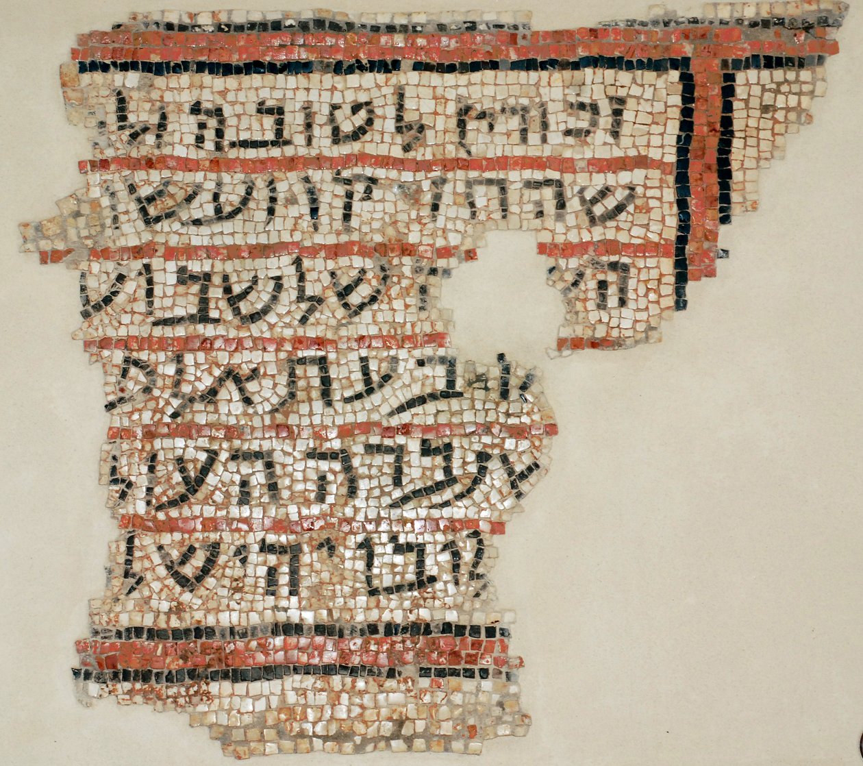 Inskripsjon som hedrer giveren Rabbi Isai og Rabbi Yohannan the Scribe fra Susya Synagogue nær Hebron, Vestbredden, 600-tallet e.Kr. (mosaikk) av Byzantine Byzantine