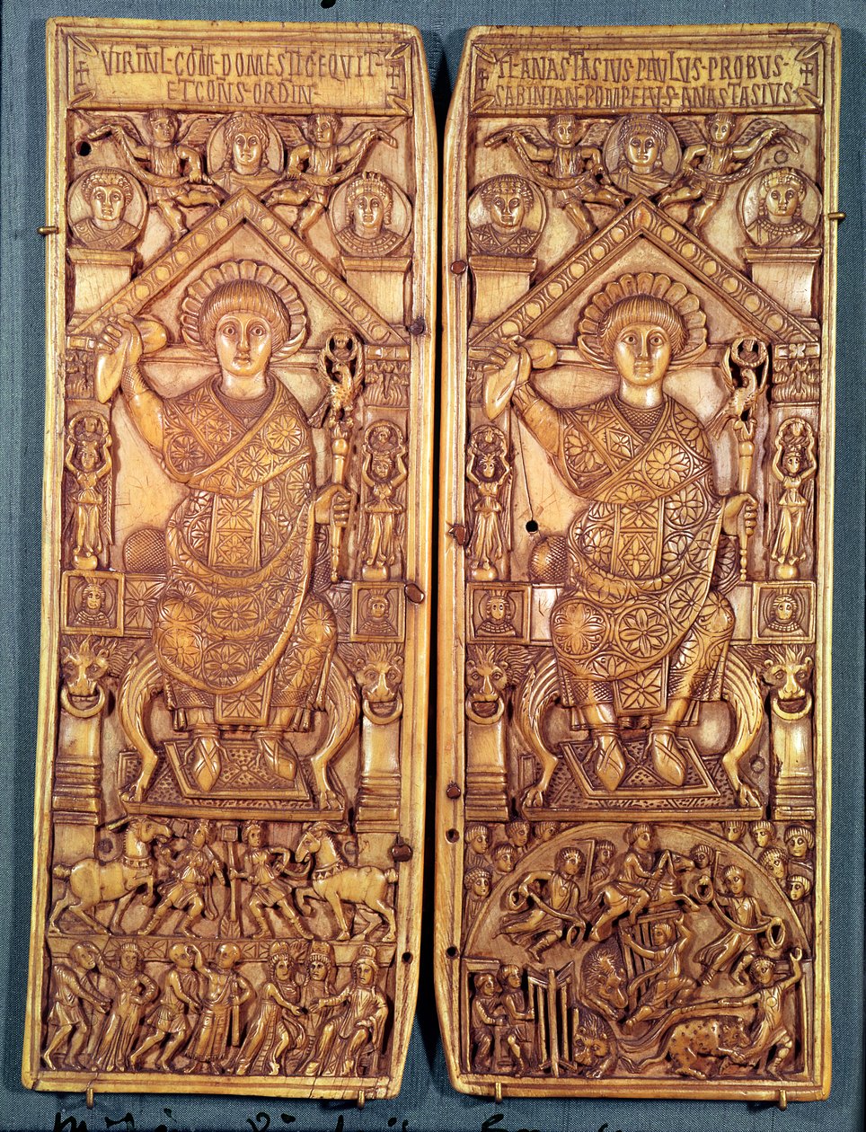 Konsulær diptyk av Anastasius (491-518) skåret i Konstantinopel, teodosisk stil, 517 e.Kr. av Byzantine School