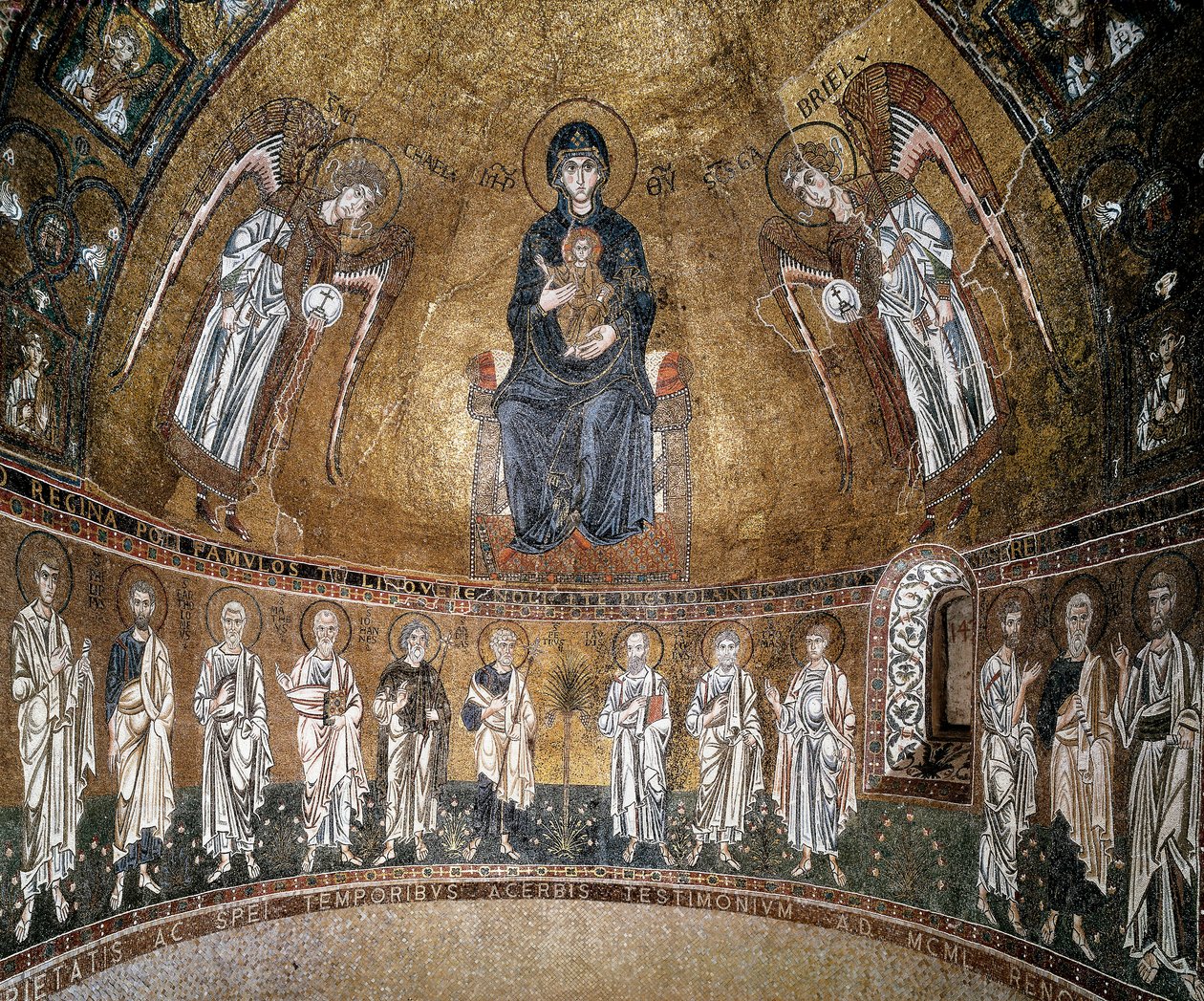 Tronet jomfru med erkeengler og apostler (mosaikk) av Byzantine School