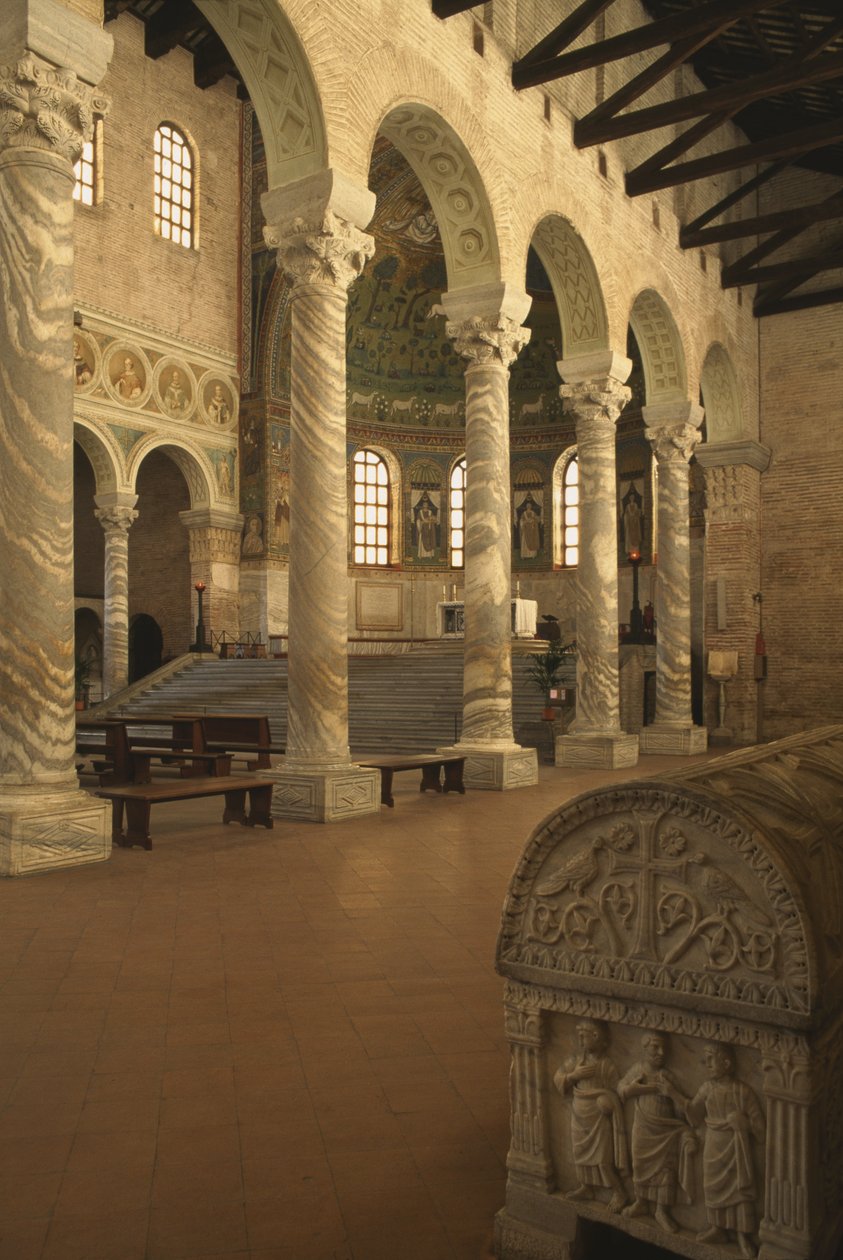 Interiør i kirken av Byzantine School