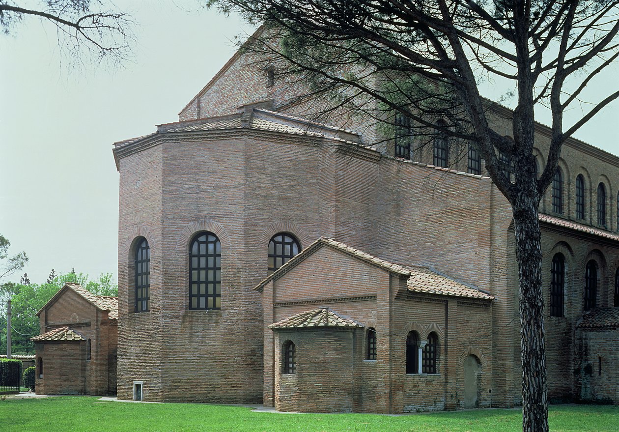 Bakre fasade av basilikaen, 536 e.Kr av Byzantine School