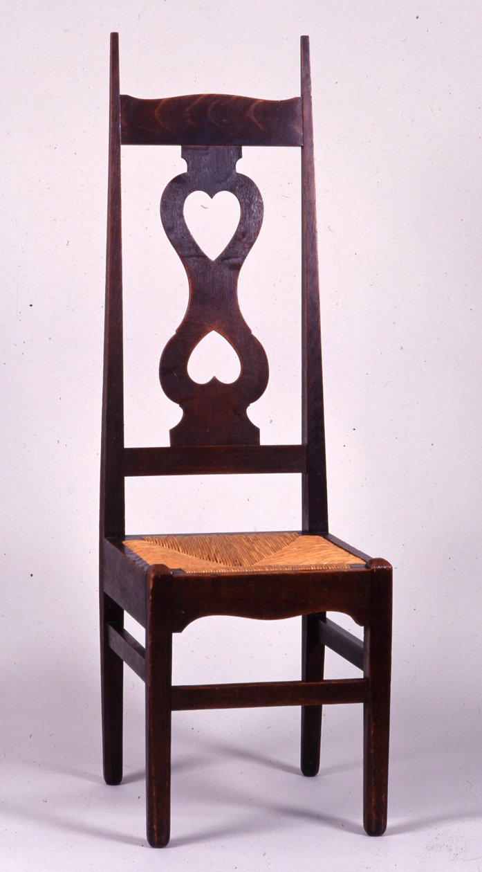 Stol designet av C.F.A. Voysey (1857-1941) i 1898, sannsynligvis laget av C.H.B. Quennell (1872-1935) (eik) av C.F.A. and Quennell Voysey