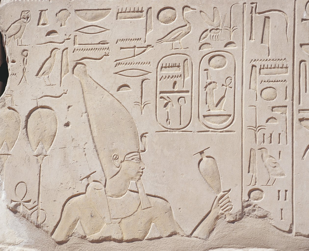 Egypt, Karnak, Røde kapell i Hatshepsut, lettelse av vinoffer til Hatshepsut av J.B. and Brown J. Rowbotham