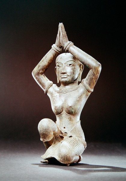 Knælende kvinne, andre halvdel av 1000-tallet (bronse med sølvinnlegg og spor av gull) av Cambodian