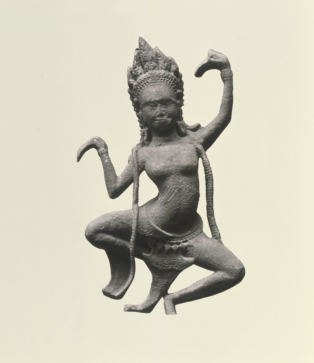 En dansende Apsaras, detalj fra en frise, sent på 1100-tallet - tidlig på 1200-tallet (stein) (detalj med 155540) av Cambodian Cambodian