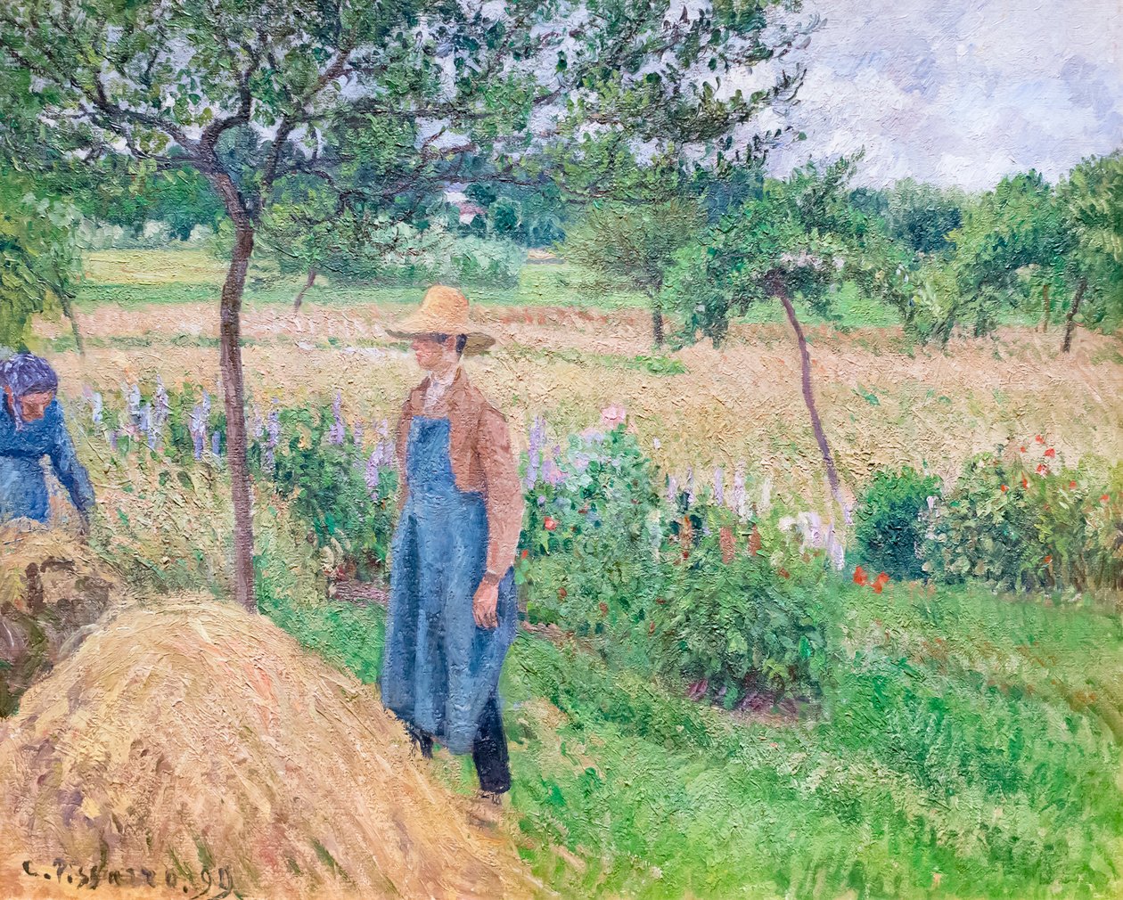 Gartner som står ved en høystakk, overskyet himmel, Eragny av Camille Pissarro