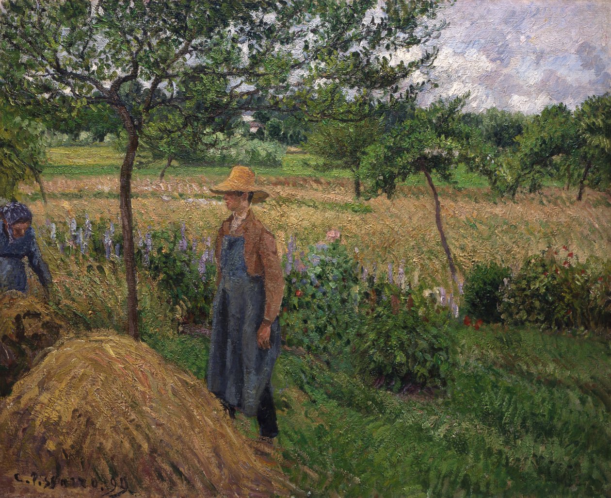 Gartner som står ved en høystakk, overskyet himmel, Eragny, 1899. av Camille Pissarro