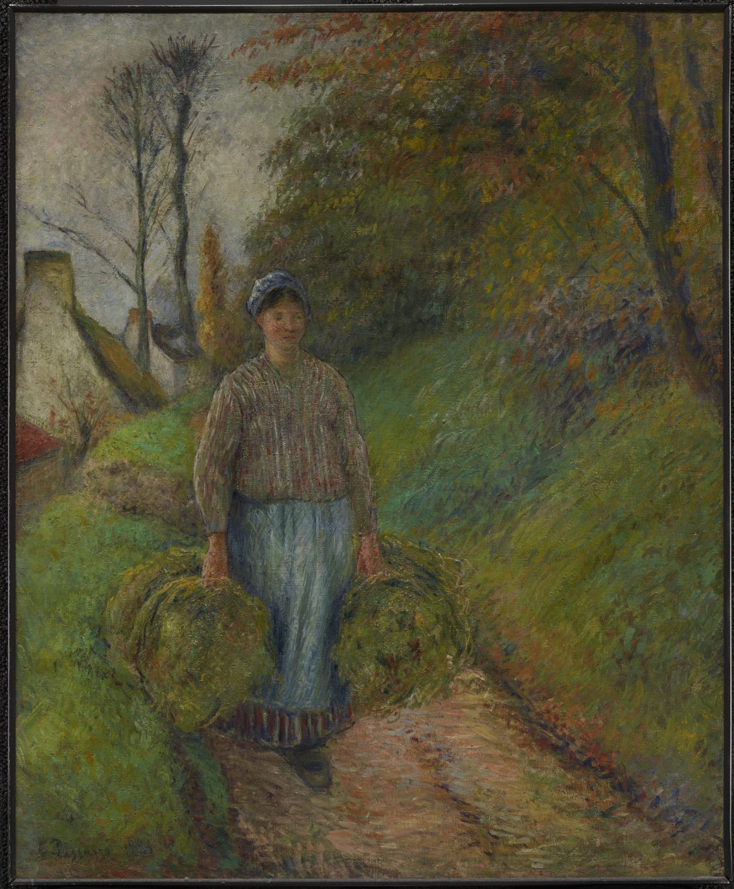 Bondekvinne som bærer to bunter med høy Rediger dette på Wikidata av Camille Pissarro