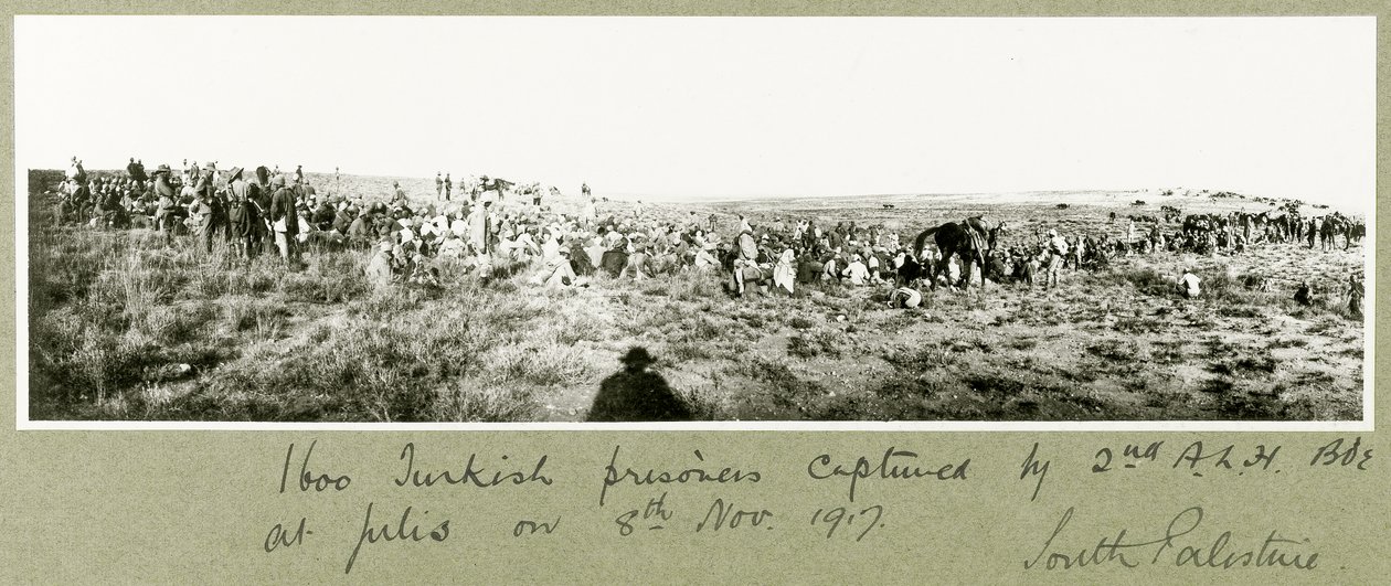 1600 tyrkiske fanger tatt til fange av 2. A.L.H. Brigade, 8. november 1917 av Capt. Arthur Rhodes