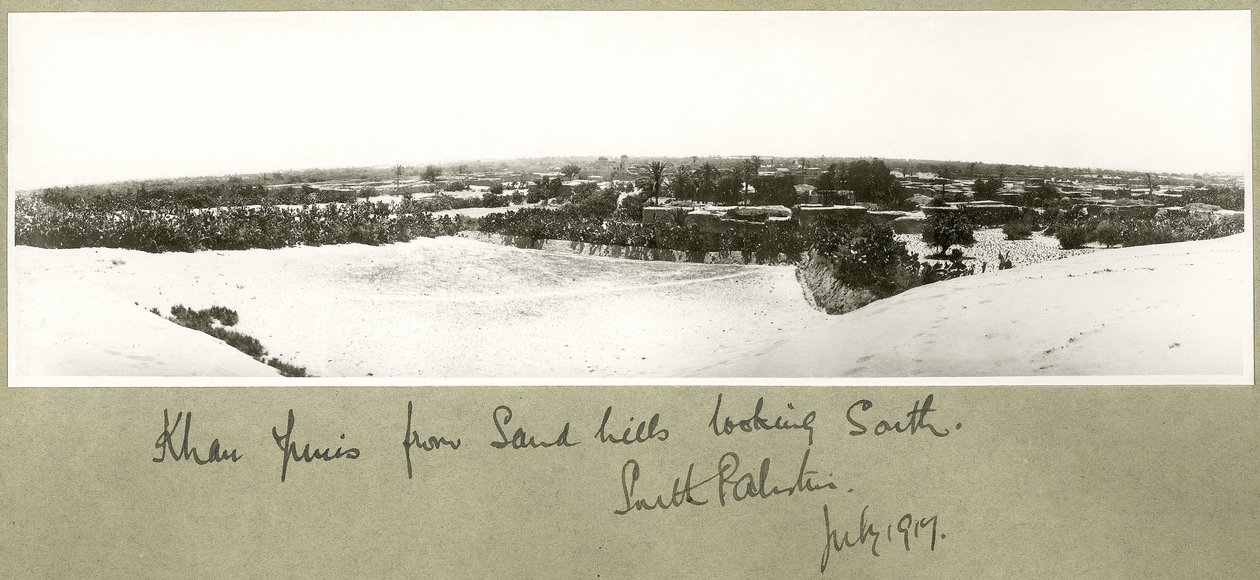Khan Yunis fra sandbakker som ser sørover, Sør-Palestina, juli 1917 av Capt. Arthur Rhodes