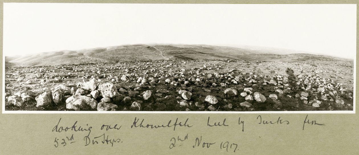 Ser over Khuwelfeh holdt av tyrkere, 2. november 1917 av Capt. Arthur Rhodes