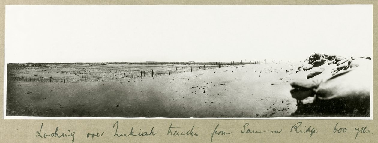 Ser over tyrkiske skyttergraver fra Samson Ridge, september 1917 av Capt. Arthur Rhodes
