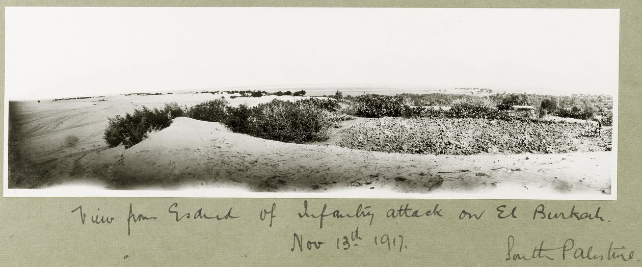 Utsikt fra Esdud av et infanteriangrep på El Burkah, 13. november 1917 av Capt. Arthur Rhodes