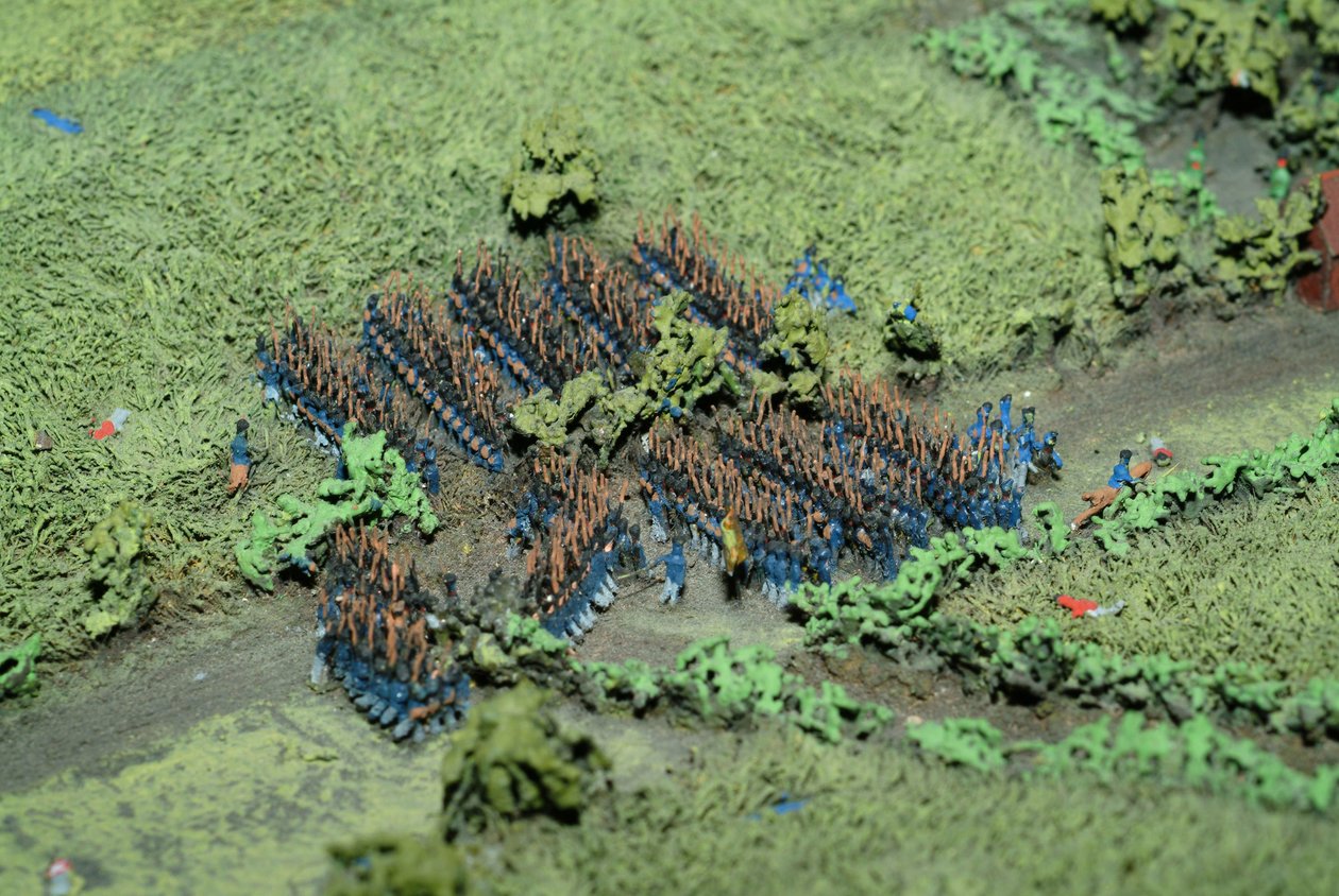 Diorama fra slaget ved Waterloo som viser tropper plassert kl. 19.45 den 18. juni 1815 (blandet media) (detaljer) av Capt. William Siborne