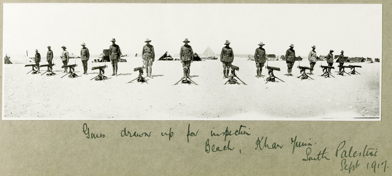 Våpen trukket opp for inspeksjon på stranden, Khan Yunis, september 1917 av Capt. Arthur Rhodes