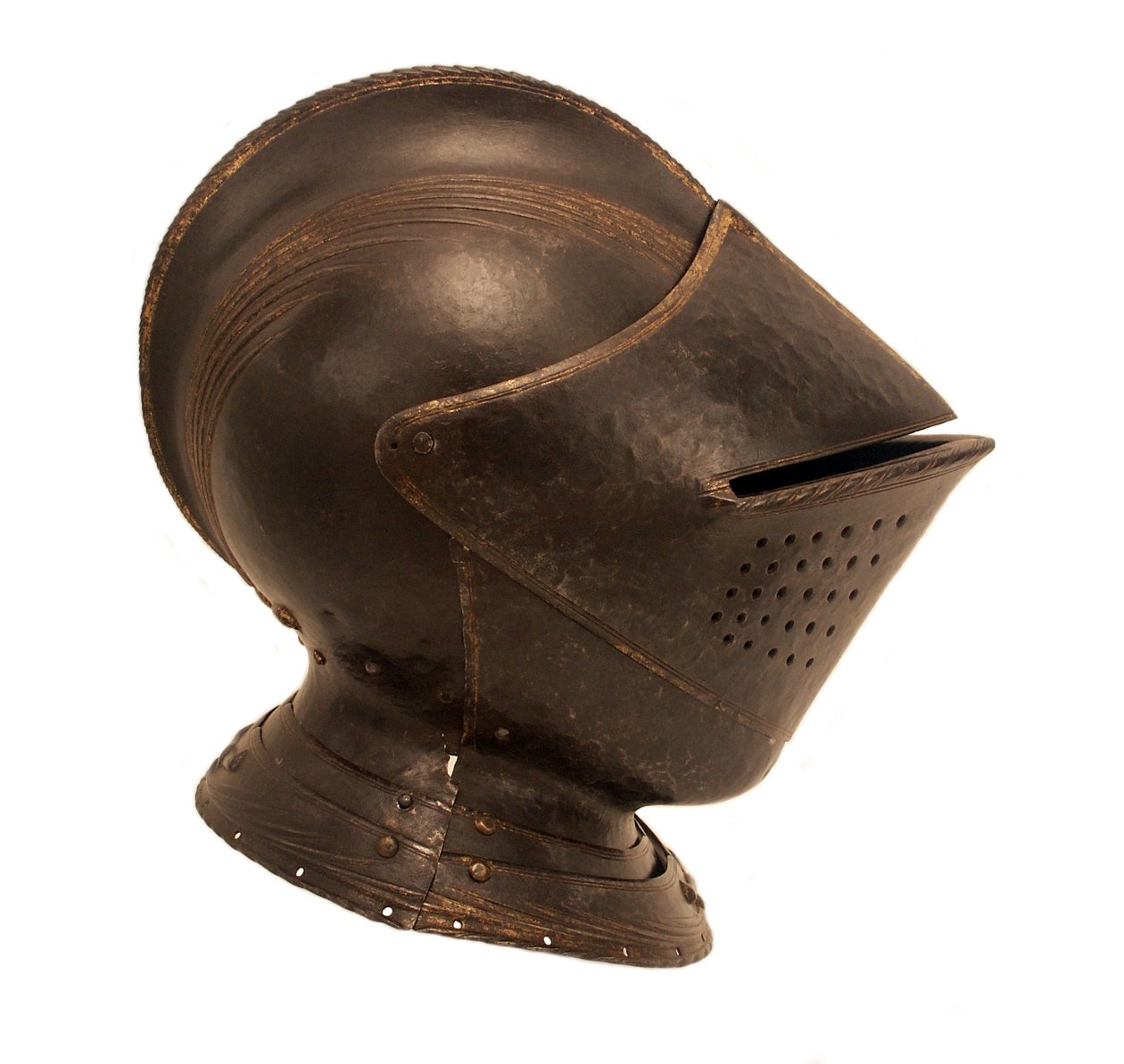 Nærhjelm for feltet, ca. 1535-40 (ildblått stål med forgylling, preging og innskåret dekor) av Caremolo (attr.to) Modrone