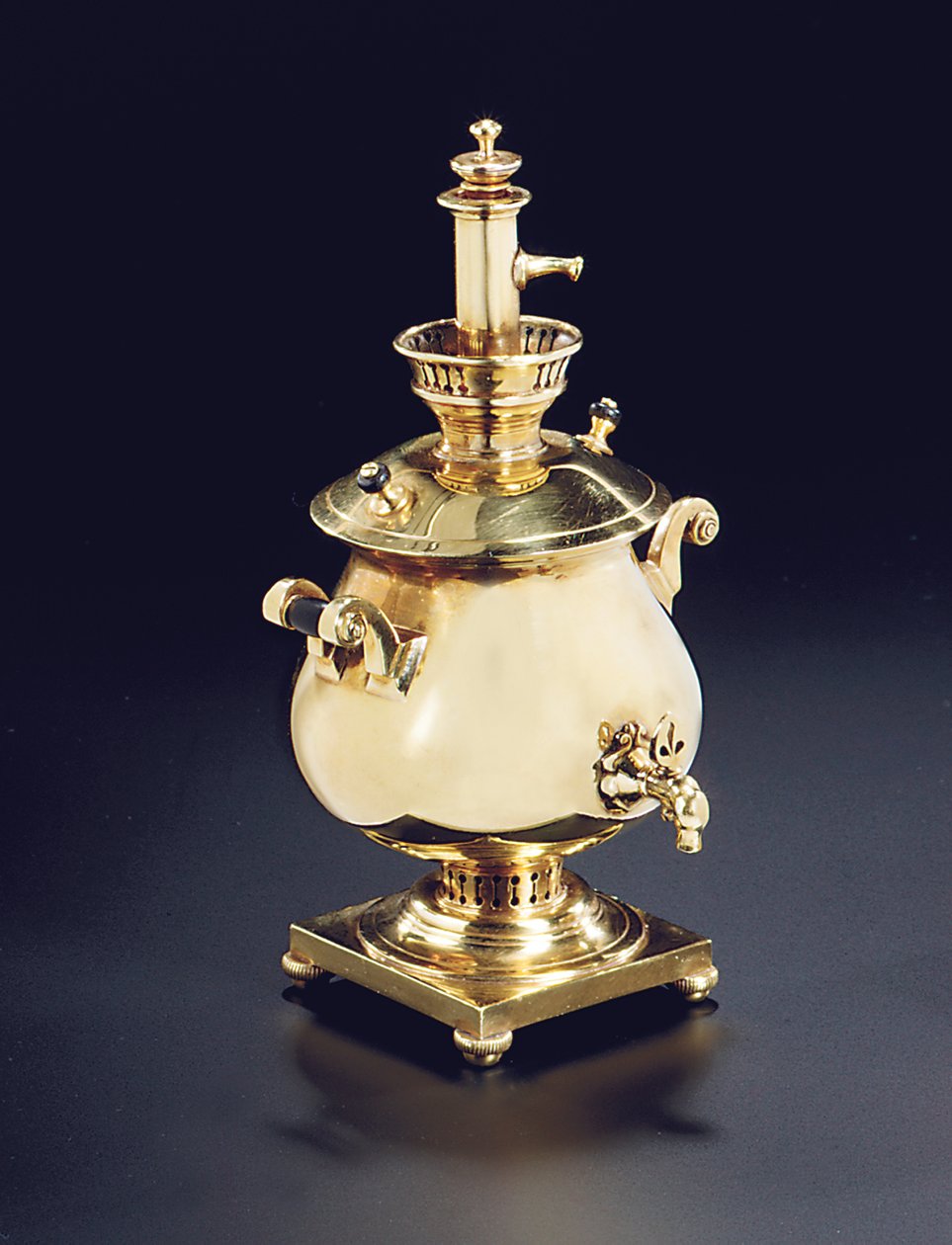 Miniatyr samovar duftflaske med propp, sannsynligvis Moskva, 1908-17 av Carl Fabergé