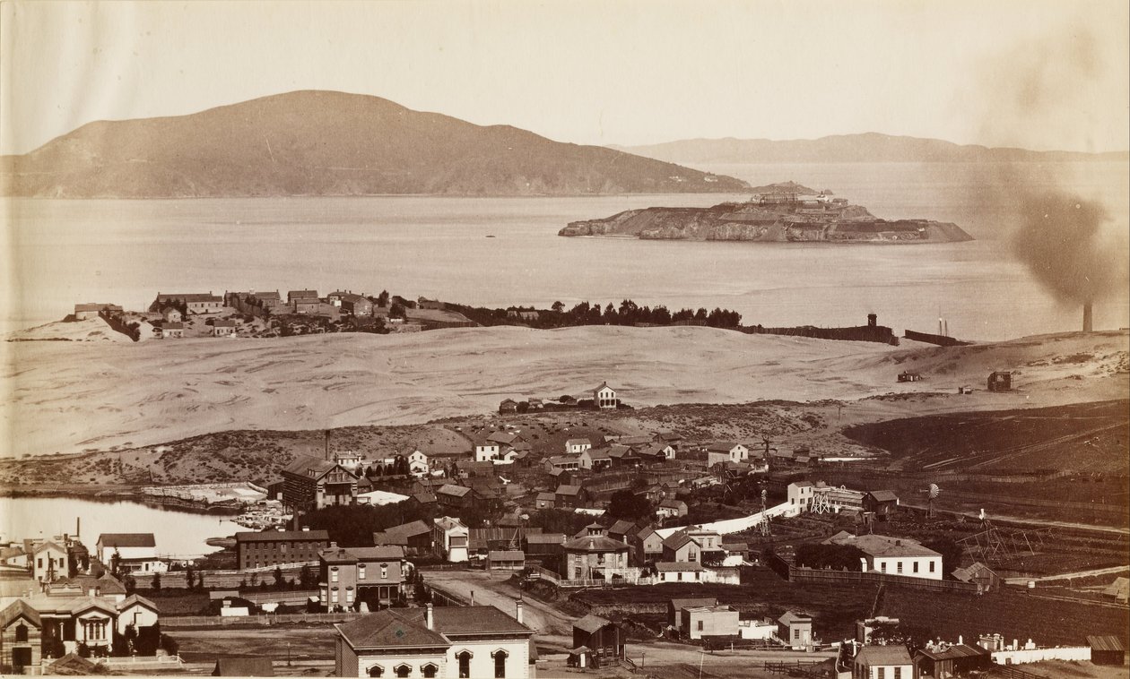 (Alcatraz og Black Pt. Fra Russian Hill, S.F.) av Carleton E. Watkins
