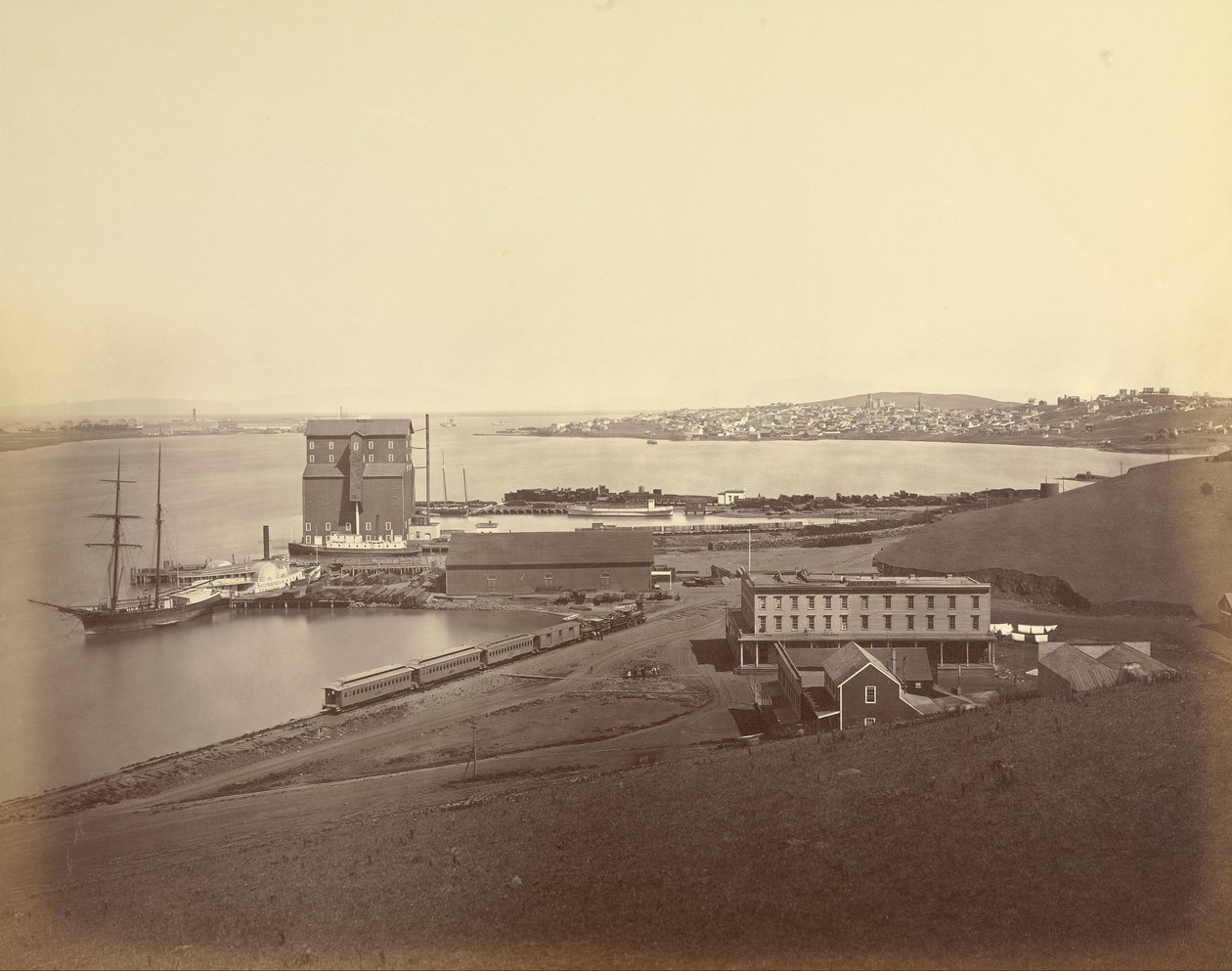 Byen Vallejo fra Sør -Vallejo, Solano County av Carleton E. Watkins