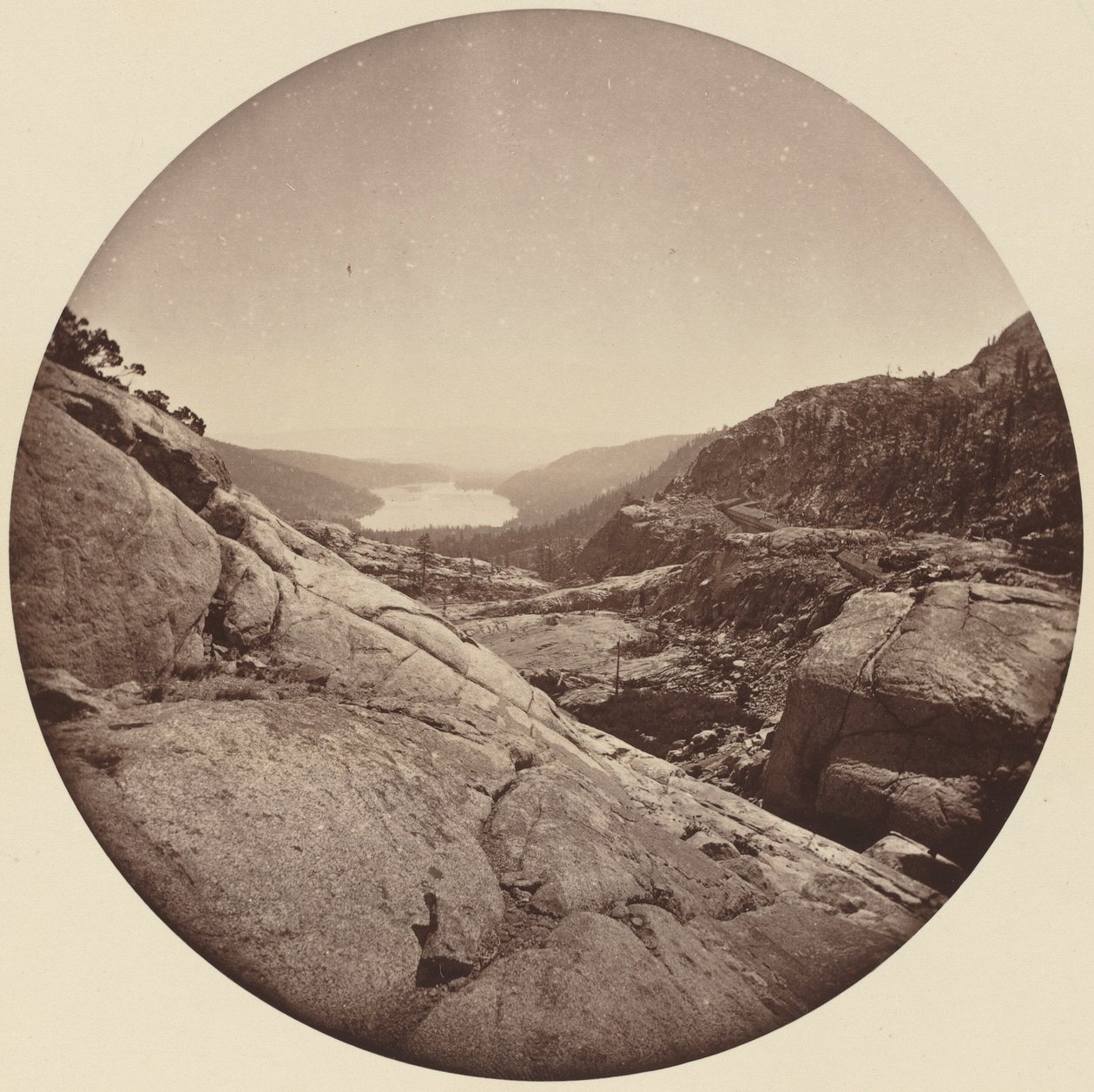 Donner Lake, California av Carleton E. Watkins