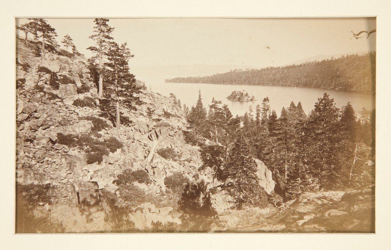 Fire jernbanescener og fire utsikt over Lake Tahoe: Emerald Bay, Lake Tahoe av Carleton E. Watkins
